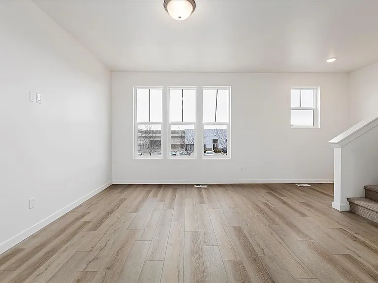 1624 N Mumbarto Ln — Photo 4