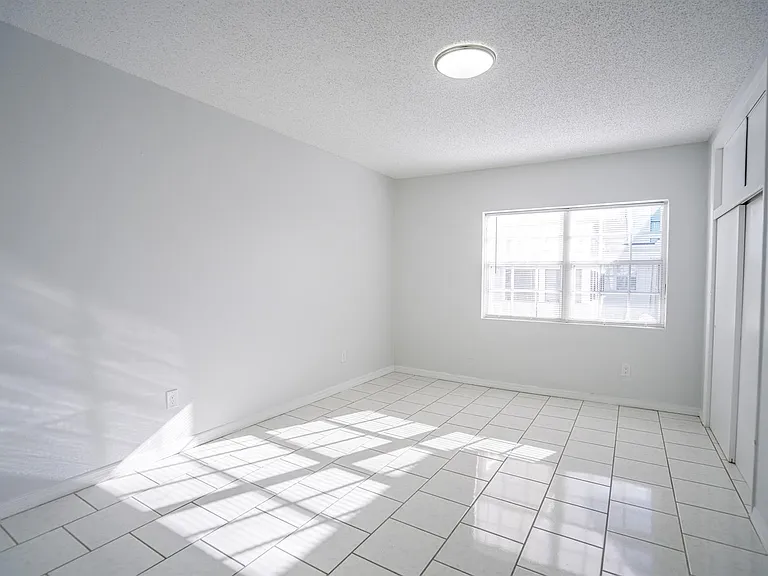 1940 Bay Dr #15 — Photo 16
