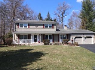 7 Hopi Ct, Oakland, NJ 07436