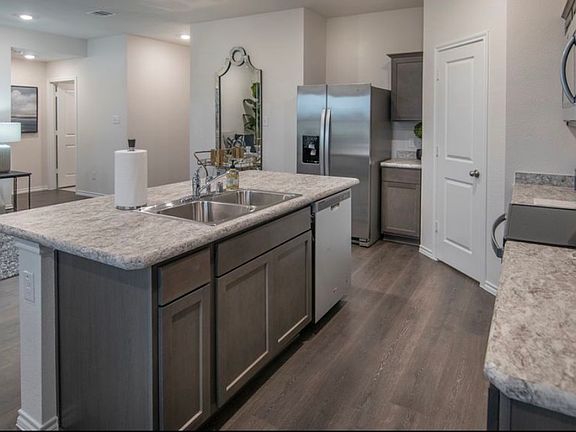 2nd image of 1013 Whispering Oak Dr