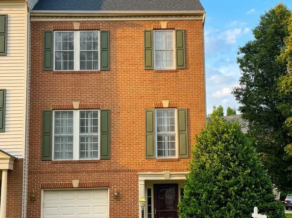 8050 Montour Heights Dr, Gainesville, VA 20155