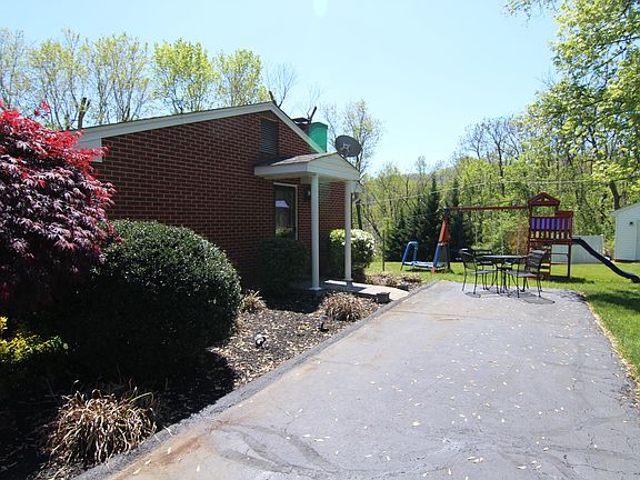 3rd image of 1023 Little Paradise Ln