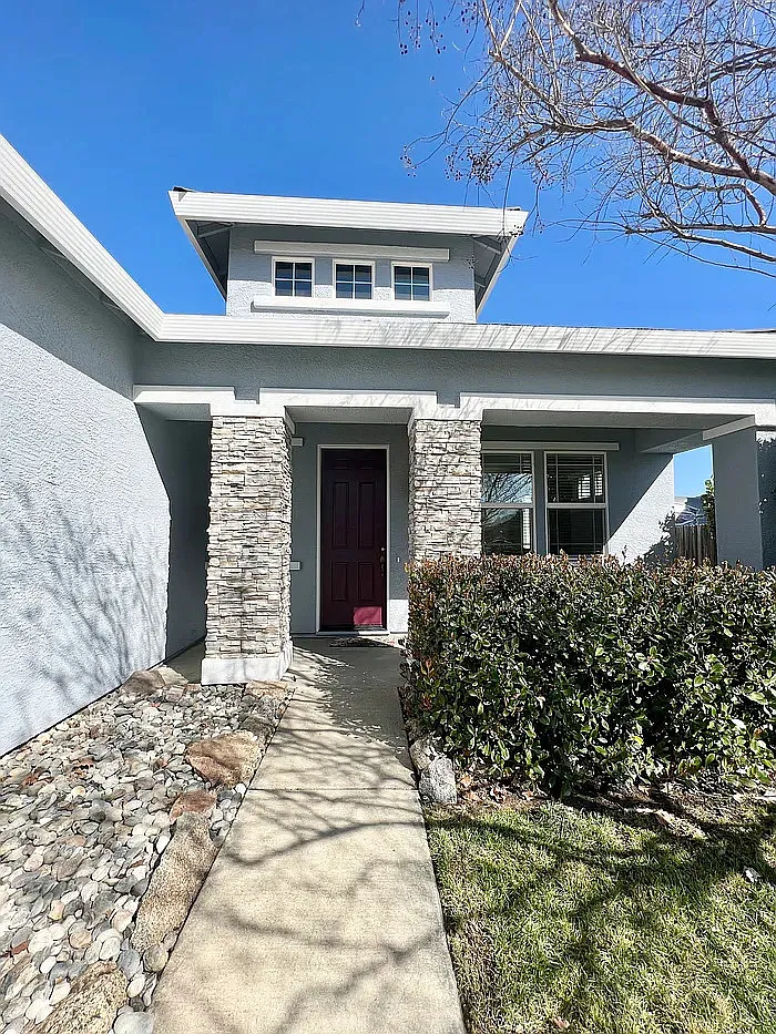 381 Ashwood Way photo 1