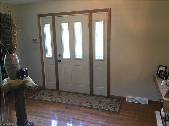 2nd image of 500 Hidden Lakes Dr NE
