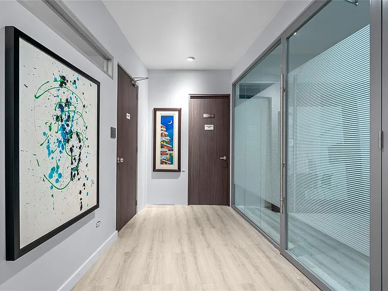 301 Gallardo Office #M — Photo 8