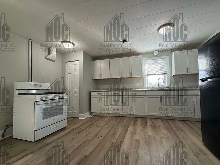 1236 1/2 E Locust St — Photo 3