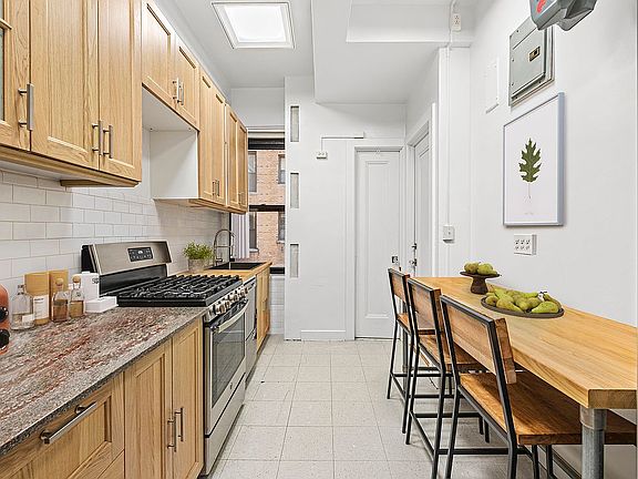 4th image of 215 W 90th St APT 6F