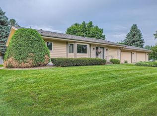 1933 Crown Point Dr, Mendota Heights, MN 55118