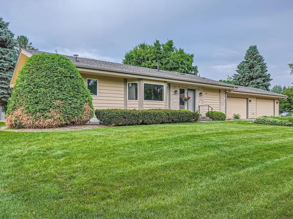1933 Crown Point Dr, Mendota Heights, MN 55118