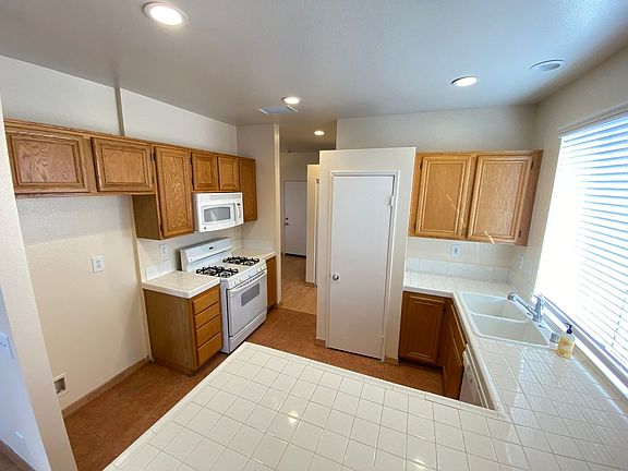 4th image of 1801 Saint Louis Ave