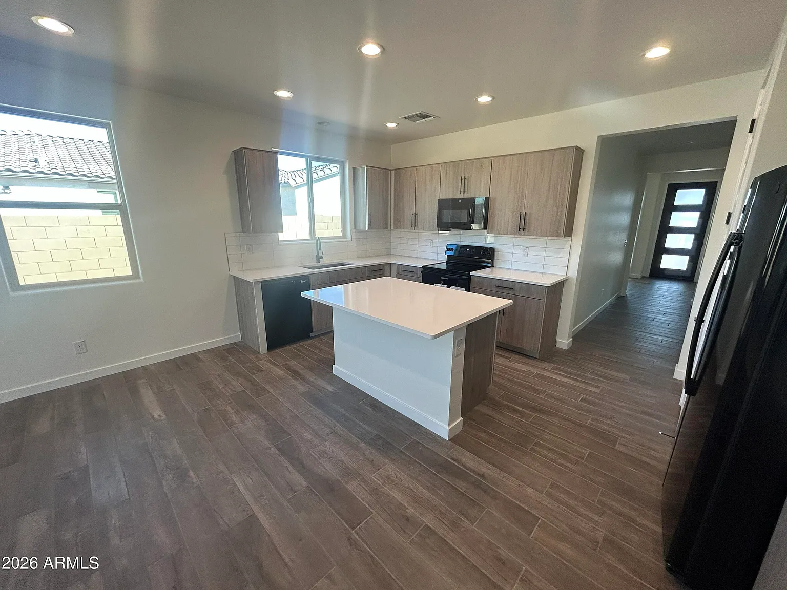 4 bed, 2.0 bath, 1720 sqft, $2,300 — Photo 2