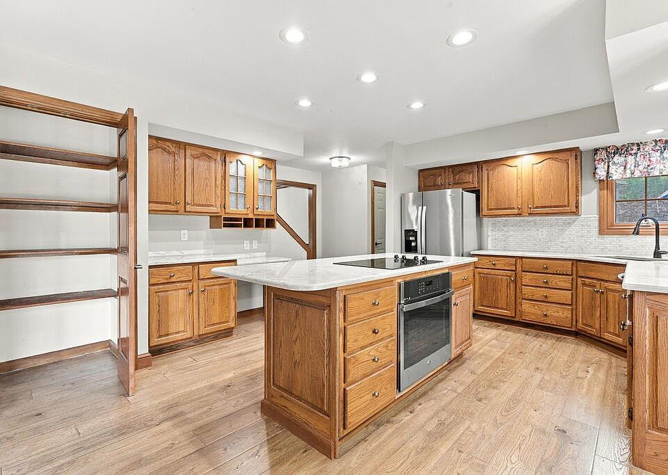 28th image of 205 Falcon Dr