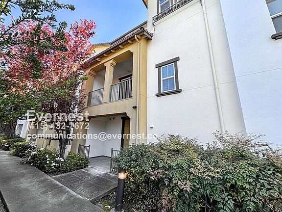 2nd image of 764 Grandview Ter