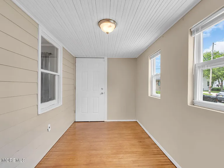 1218 Lister St — Photo 10