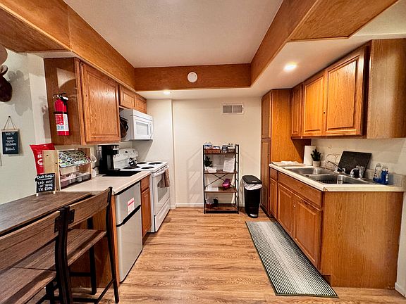 4th image of 1754 Betty St