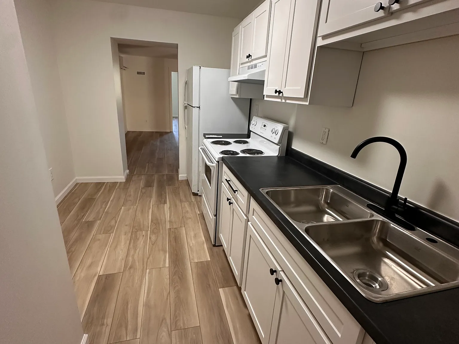 2 bed, 850 sqft, $1,100 — Photo 2