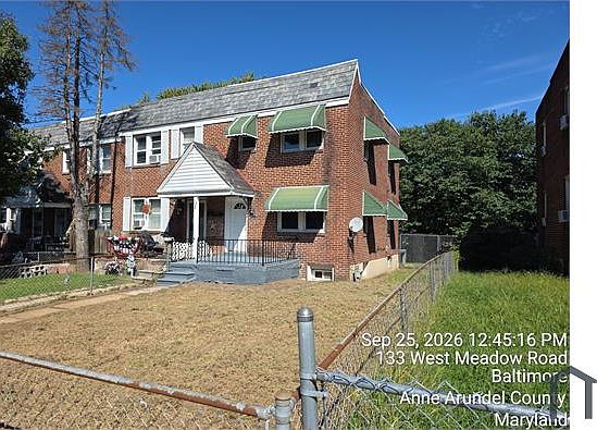 1st image of 140 W Meadow Rd