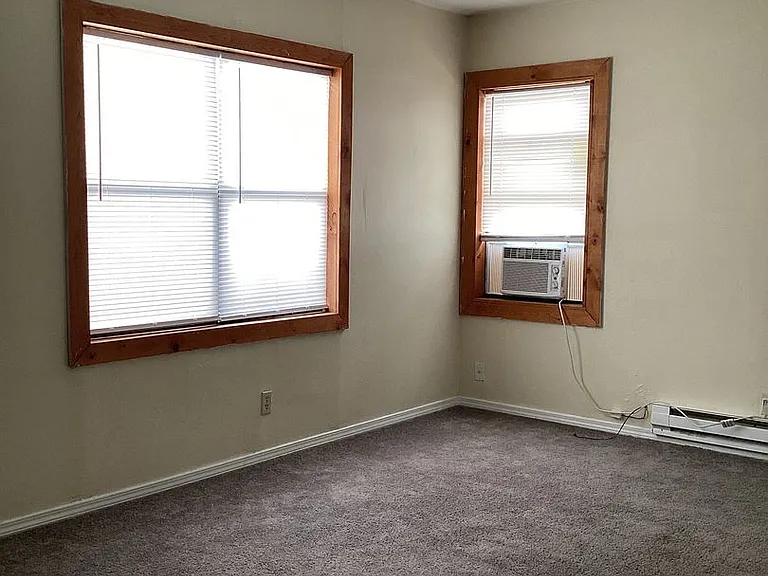 1609 S Avenue C — Photo 12