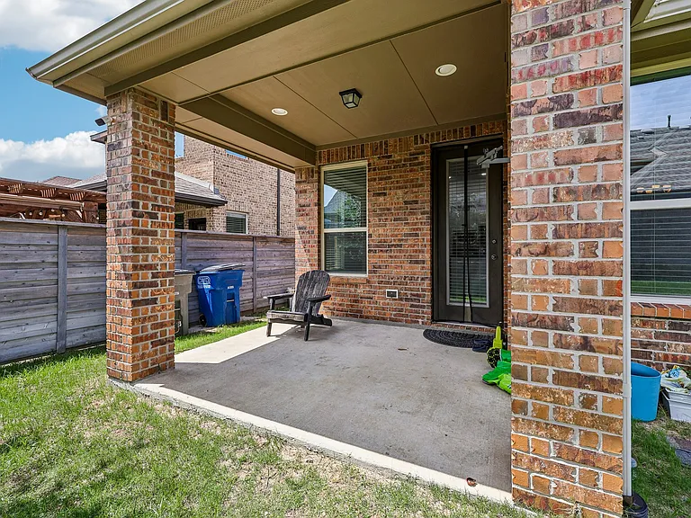 808 Parkland Dr — Photo 36