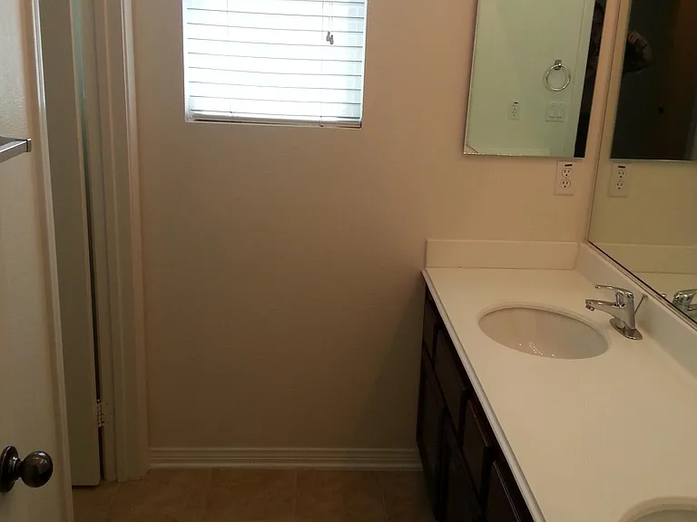 7593 Cloverhill Dr — Photo 10