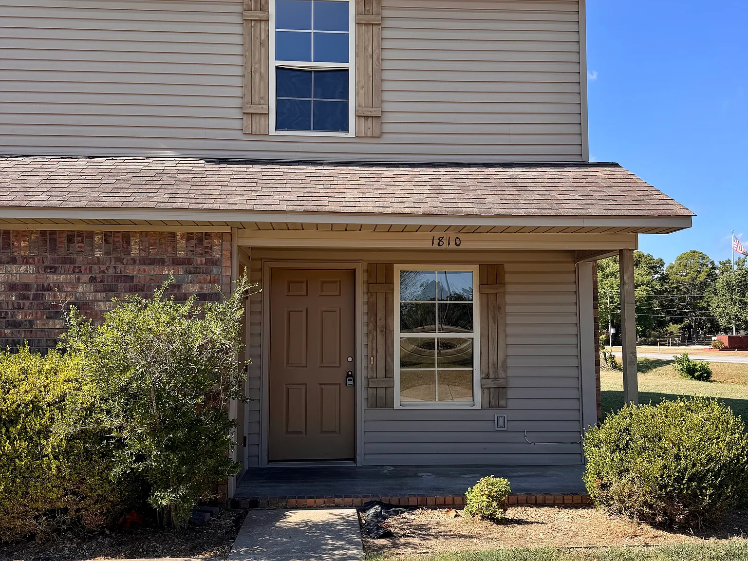 2 bed, 1.5 bath, 1200 sqft, $975 — Photo 1