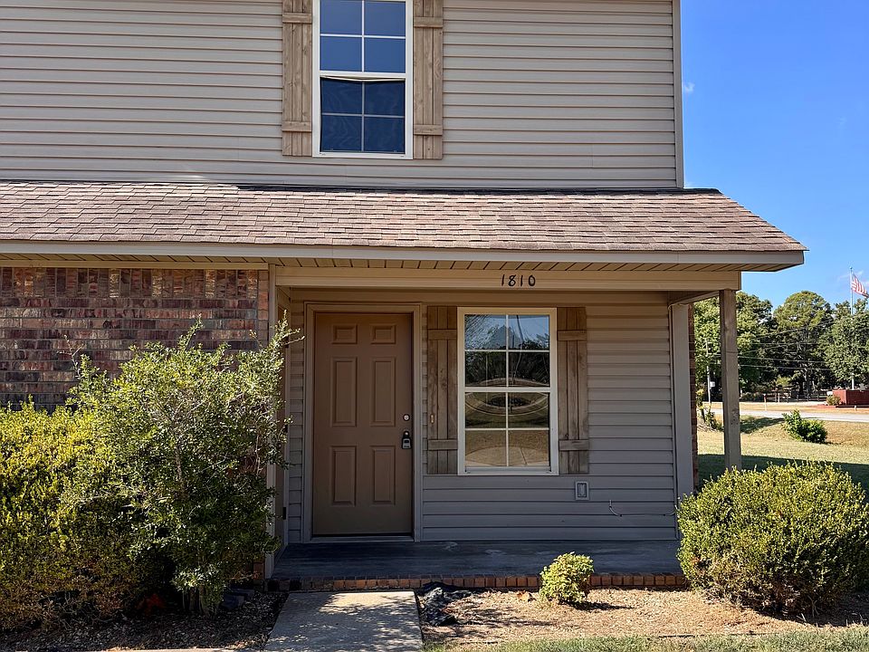 1st image of 1810 Hanson Dr