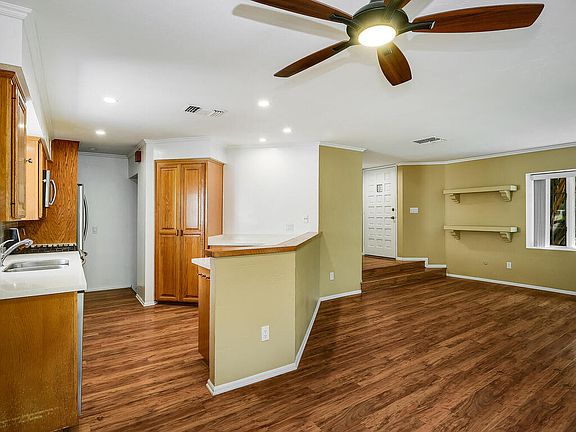5th image of 8680 Villa La Jolla Dr Unit 1