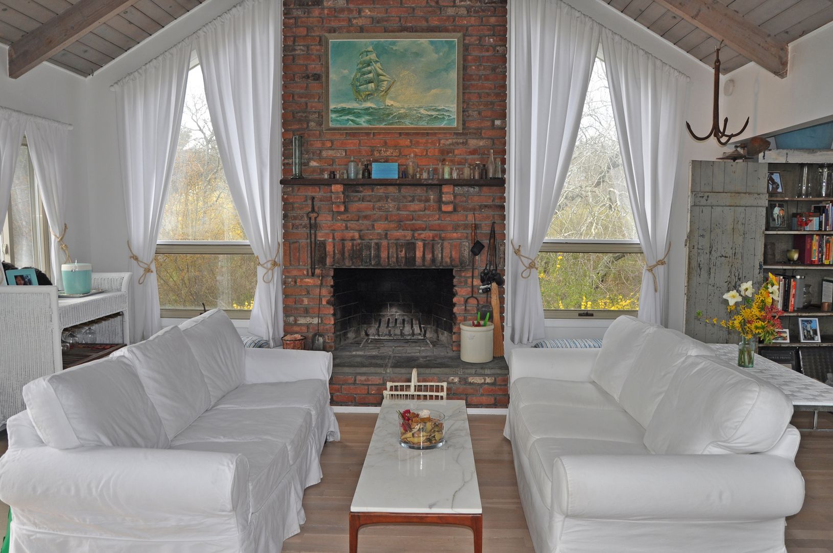 Living with fireplace