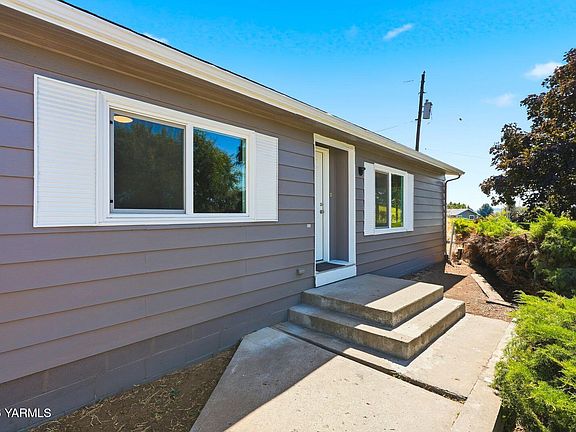 4th image of 2040 Selah Naches Rd