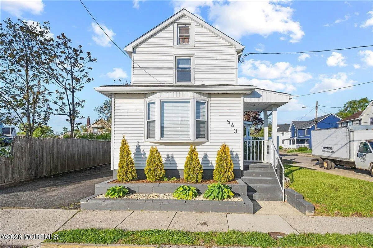 1 bed, 2.5 bath, 1020 sqft, $8,750 — Photo 2