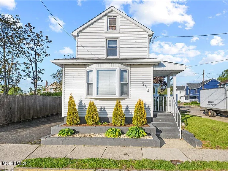 543 Springdale Ave — Photo 2