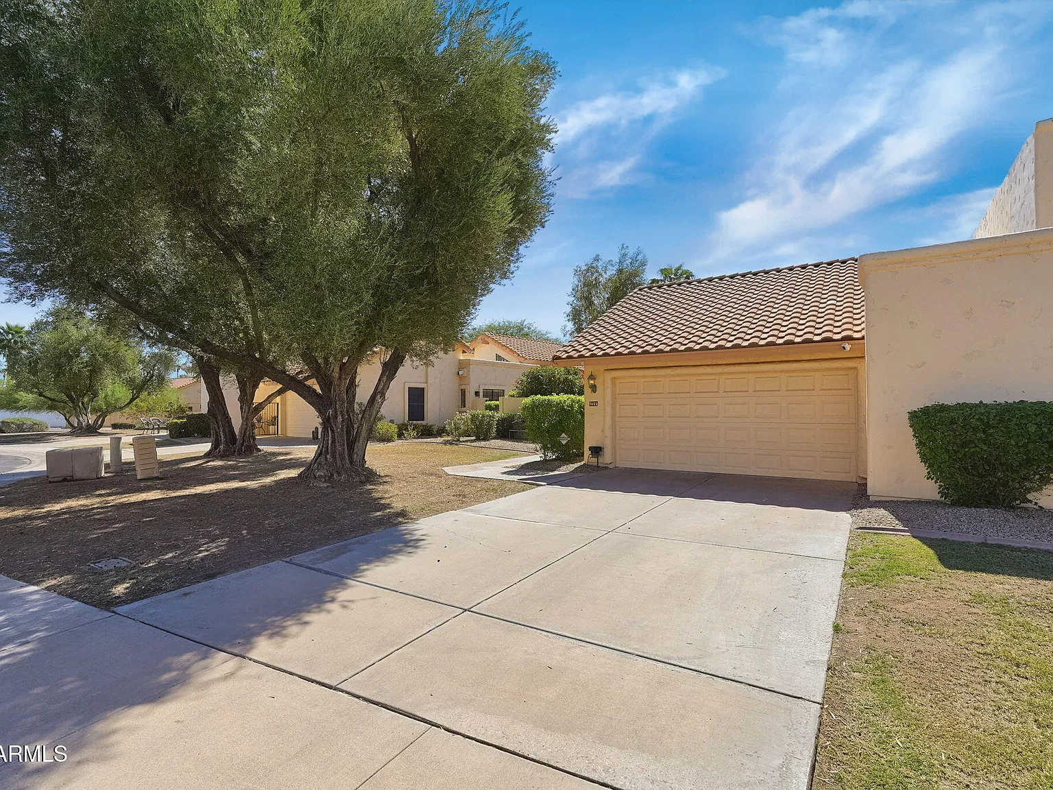 2 bed, 2.0 bath, 1369 sqft, $3,300 — Photo 2