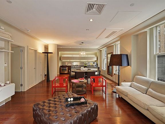 2nd image of 55 Wall St Unit Penthouse 940