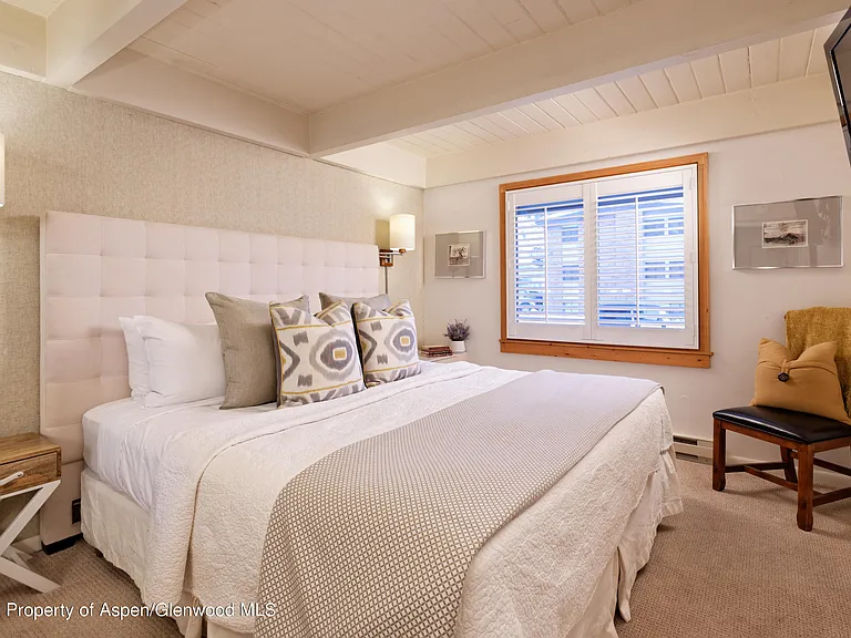 901 E Hyman Ave #1 — Photo 5