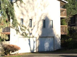 9565 SW Washington St, Portland, OR 97225