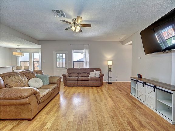 3rd image of 2276 Hillcrest