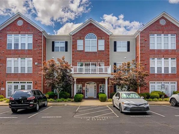 522 College Rd APT 308, Greensboro, NC 27410