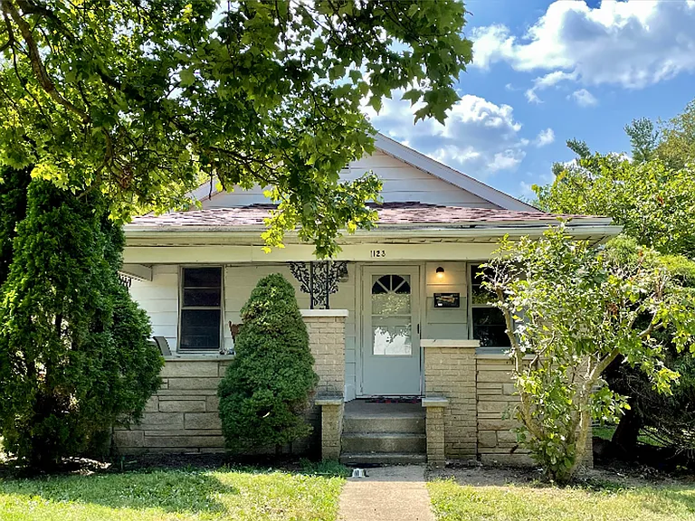 1123 N Madison St — Photo 5