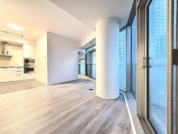2nd image of 14 York St #1305