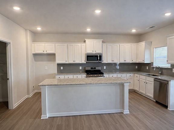 4th image of 67 Briarwood Dr