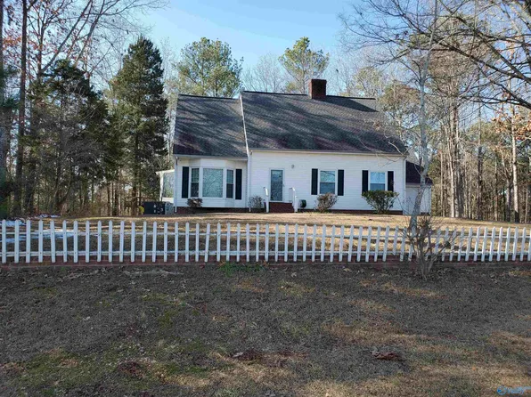 3208 Hillcrest Dr, Scottsboro, AL 35769