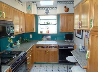 85 Danforth St, Warwick, RI 02888