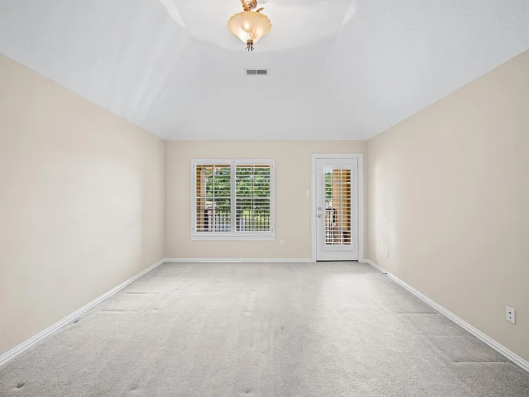 2047 Palm Forest Ln — Photo 35