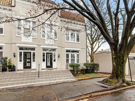 2nd image of 301 N Davis Ave