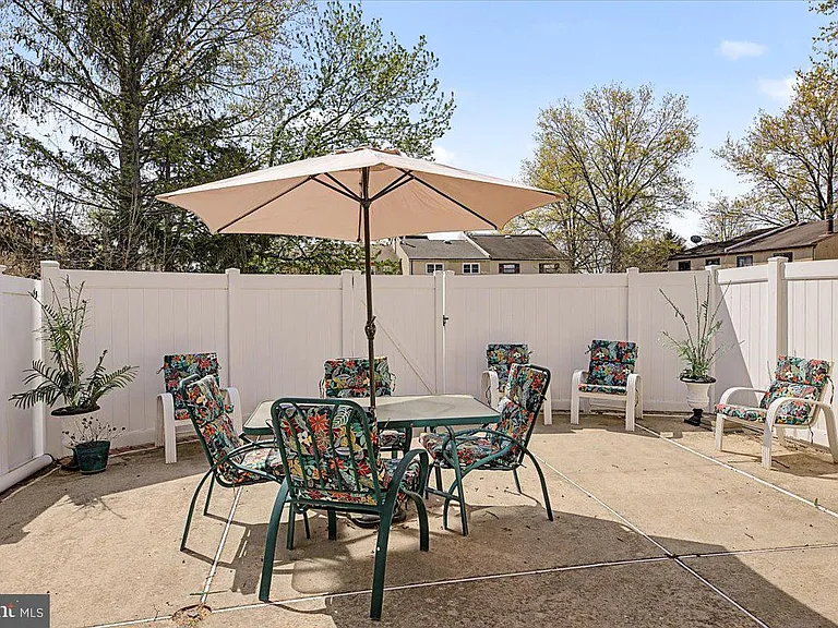 2282 Suzann Dr — Photo 30
