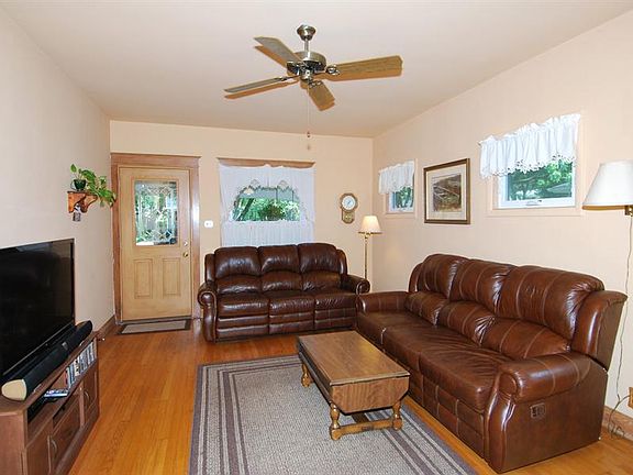 3rd image of 442 N Stone Ave