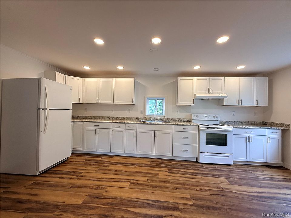 1st image of 19 Quartz Ln #1