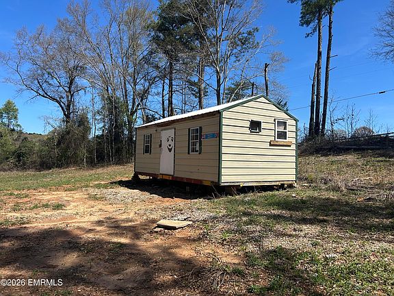 2nd image of 327 Stamper Pond Rd