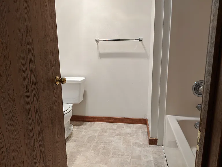 Cardinal Apartments — Photo 14
