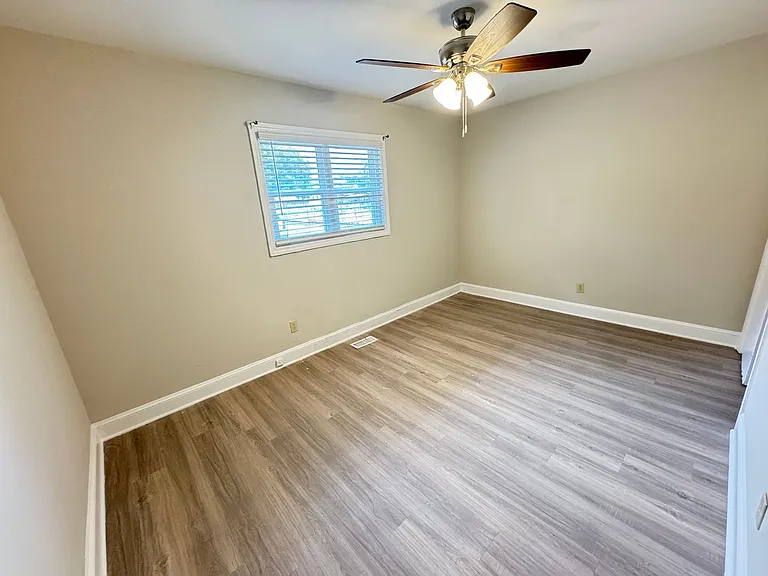 1404 Oakwood Ave — Photo 9